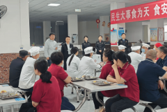 <b><b>程分工明白、反映敏捷</b></b>